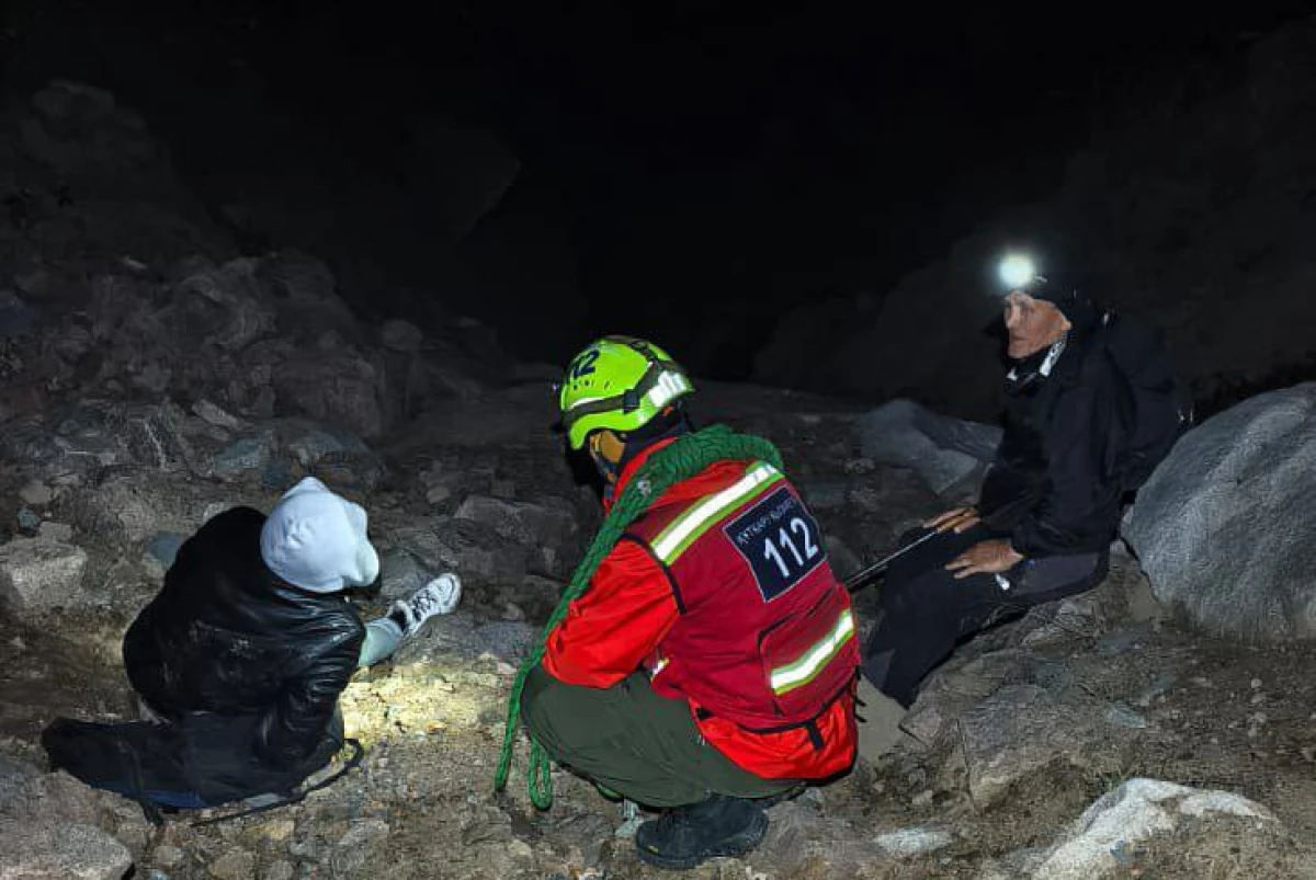 Заблудившихся туристов с пика Башута вывели спасатели в горах Алматы