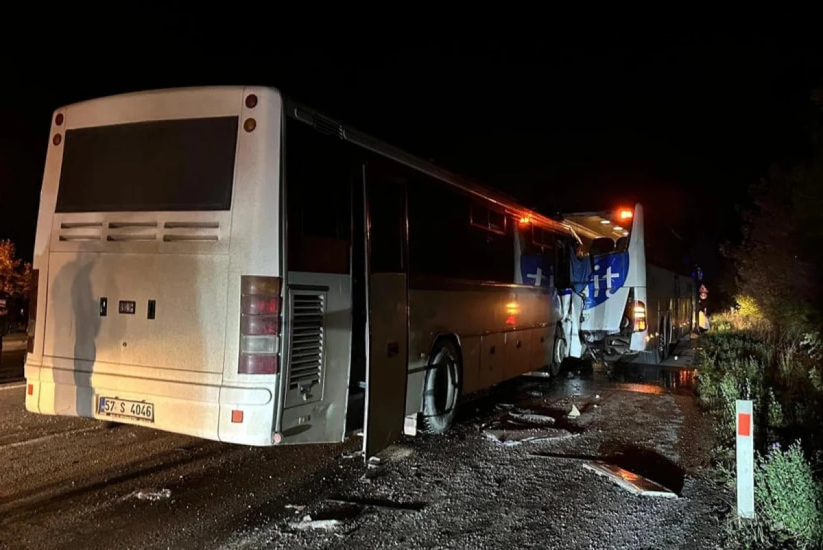 12 человек пострадали в результате столкновения автобусов на севере Турции