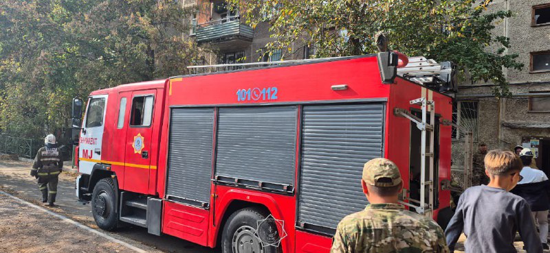 В Шымкенте сотрудники МЧС при пожаре эвакуировали 15 человек