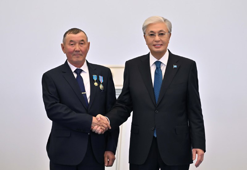 Глава государства: «В нашей стране немало граждан, добившихся признания благодаря своему доблестному труду»