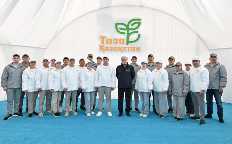 Касым-Жомарт Токаев побеседовал с активистами организации Jasyl El