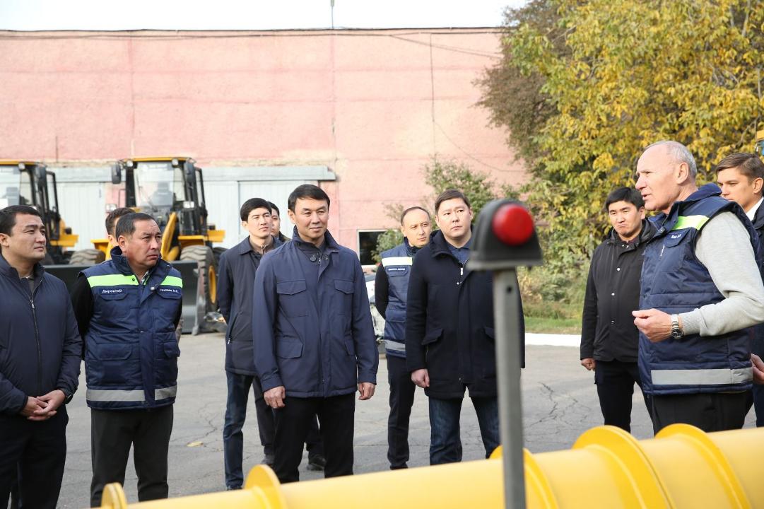 Дархан Сатыбалды проинспектировал готовность коммунальных служб Алматы к предстоящему зимнему сезону