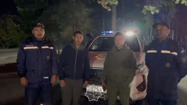 В Жетысуской области спасатели эвакуировали подростков, застрявших в горной местности