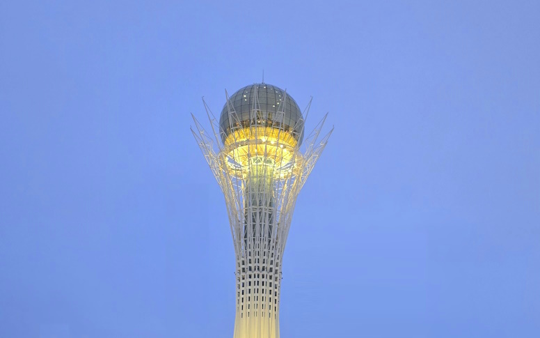 Чем американца удивили вывески в Астане