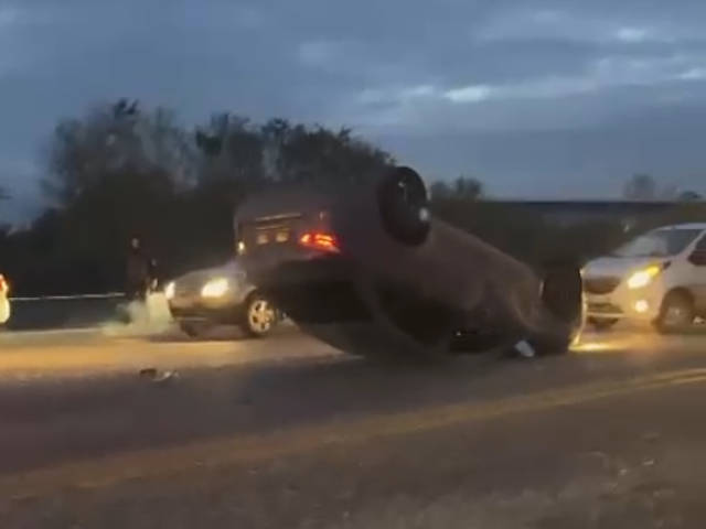 В результате тройного ДТП опрокинулся автомобиль в Усть-Каменогорске