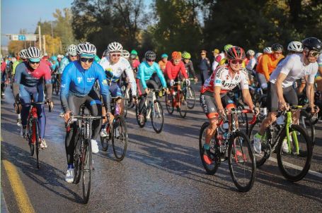 В Алматы из-за велогонки ограничат движение на дороге к Медеу