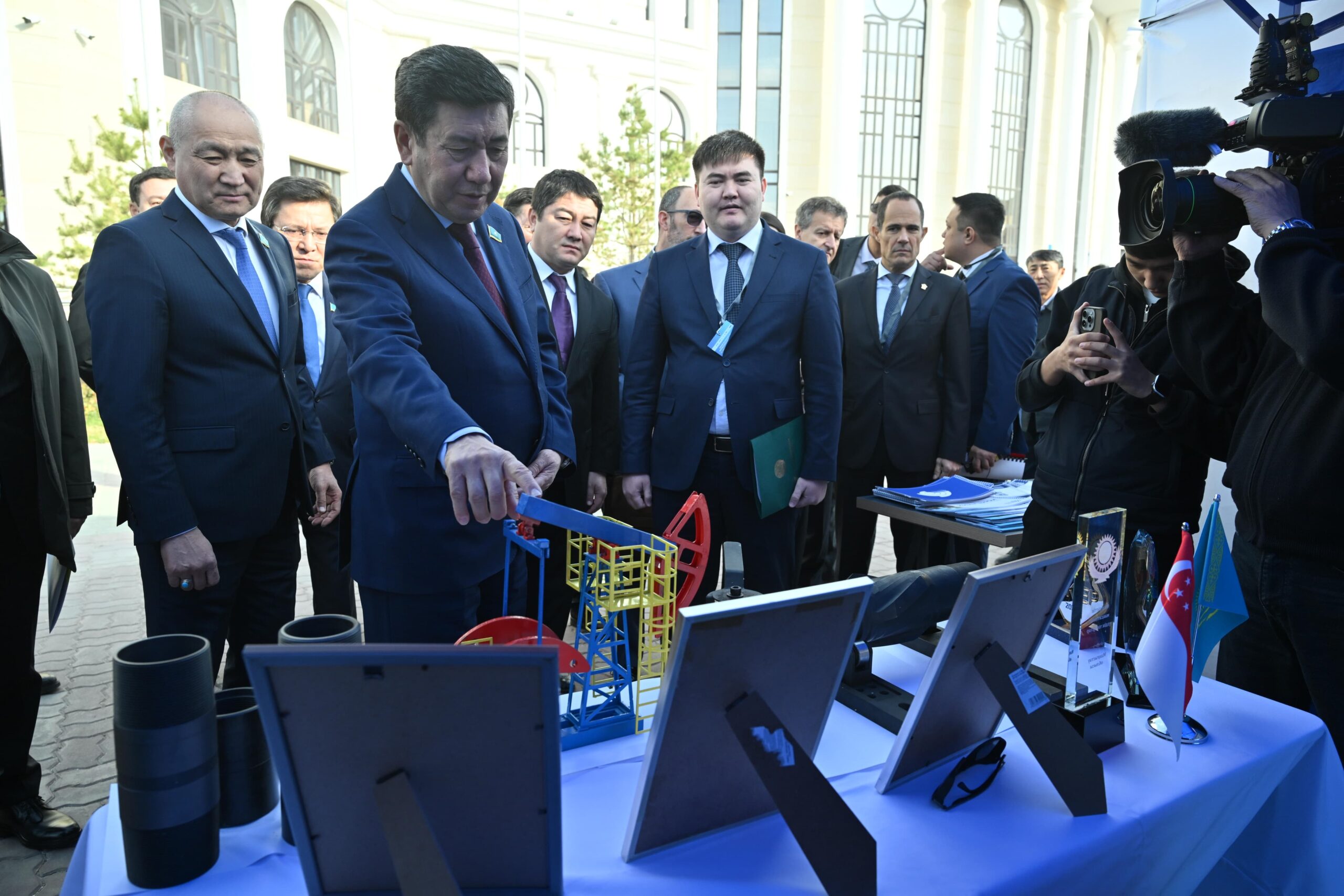 Кошанов: казахстанские компании готовы производить сложное оборудования для нефтяников