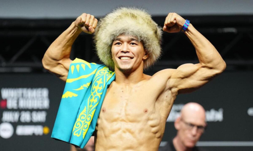 Асу Алмабаев досрочно победил экс-претендента на титул UFC