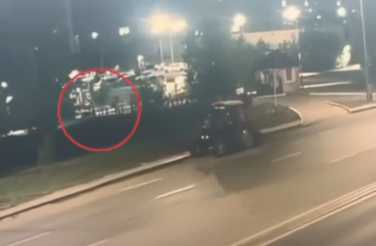 В Астане пьяный мужчина угнал трактор и оставил его в центре города