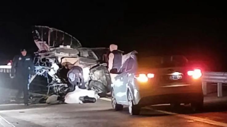 На трассе Караганда – Астана Toyota Estima столкнулась с КамАЗом