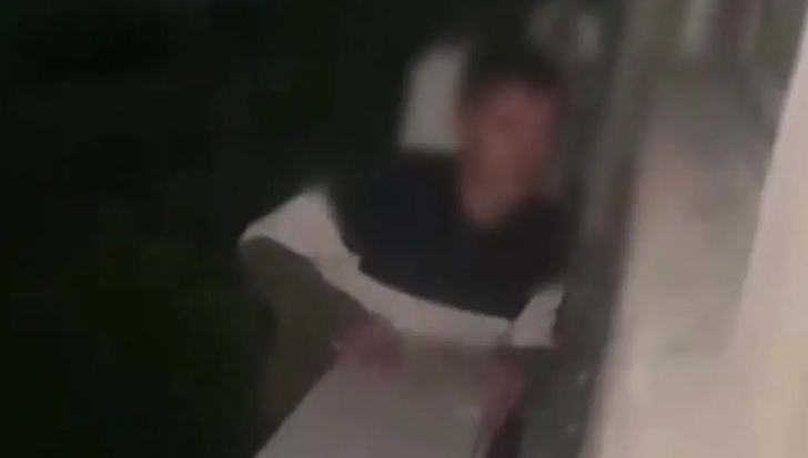 В Актау в 8-м микрорайоне местный житель пытался попасть в чужое жилье с ножом