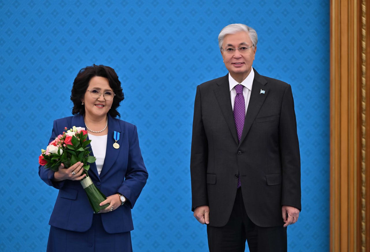Касым-Жомарт Токаев вручил ряду педагогов государственные награды