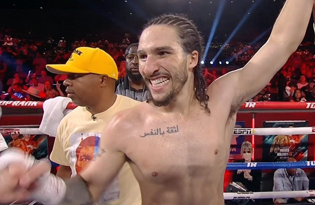 Неожиданным исходом завершился бой внука Мохаммеда Али на проф-ринге