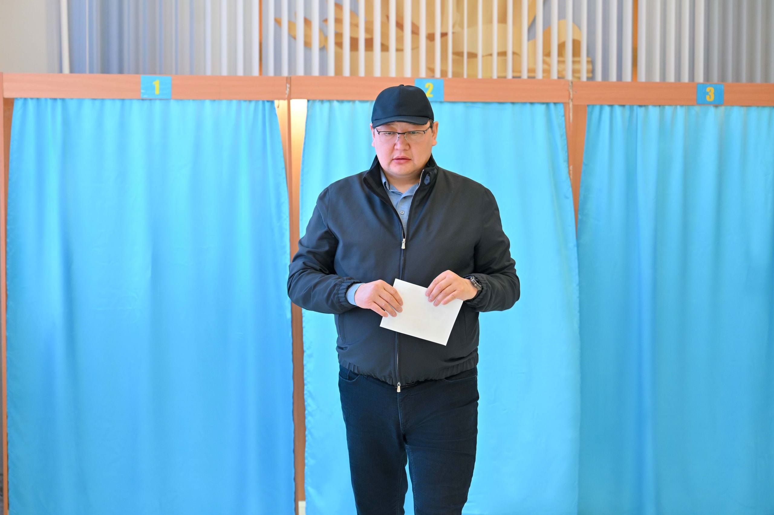 В Семее впервые в истории страны проходят прямые выборы акима города.