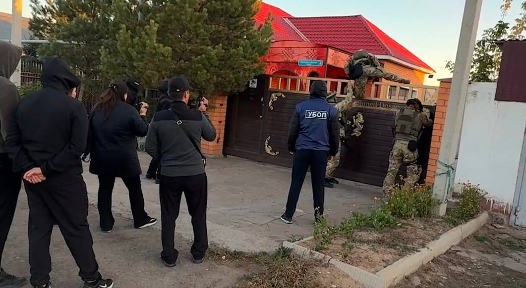 В Астане полицейские пресекли канал незаконной миграции