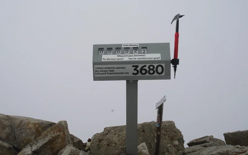 В горах Алматы установили первый в Казахстане счетчик восхождений