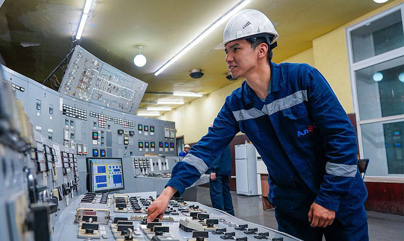 Культ человека труда: как Казахстан строит новую идеологию труда