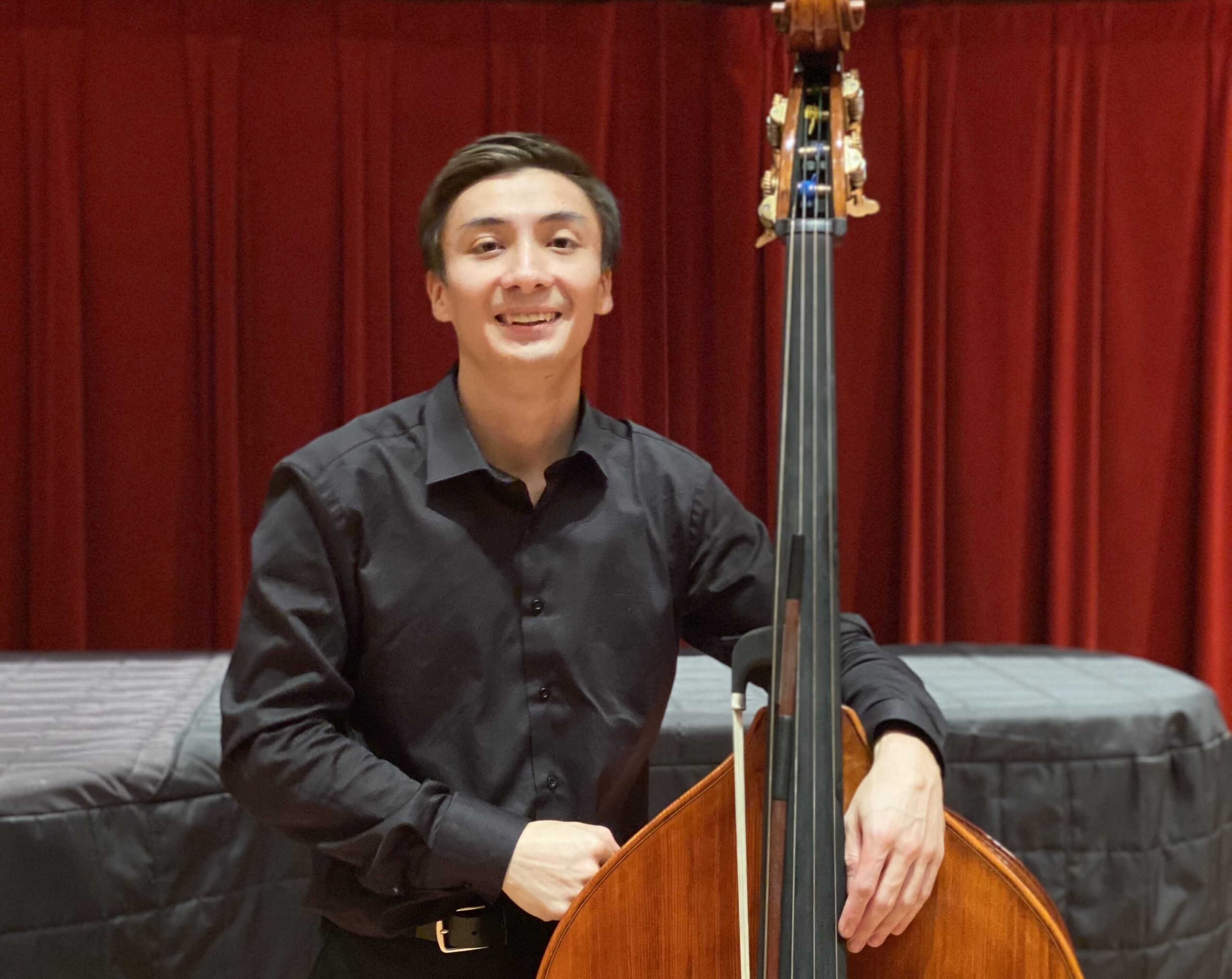 Уникальный концерт в США дал казахстанский контрабасист Айдос Хамитов