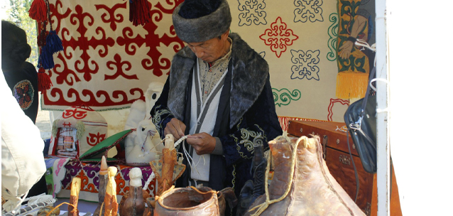 Офшоры, фрик-шоу и живая валюта: чем еще славились казахстанские ярмарки