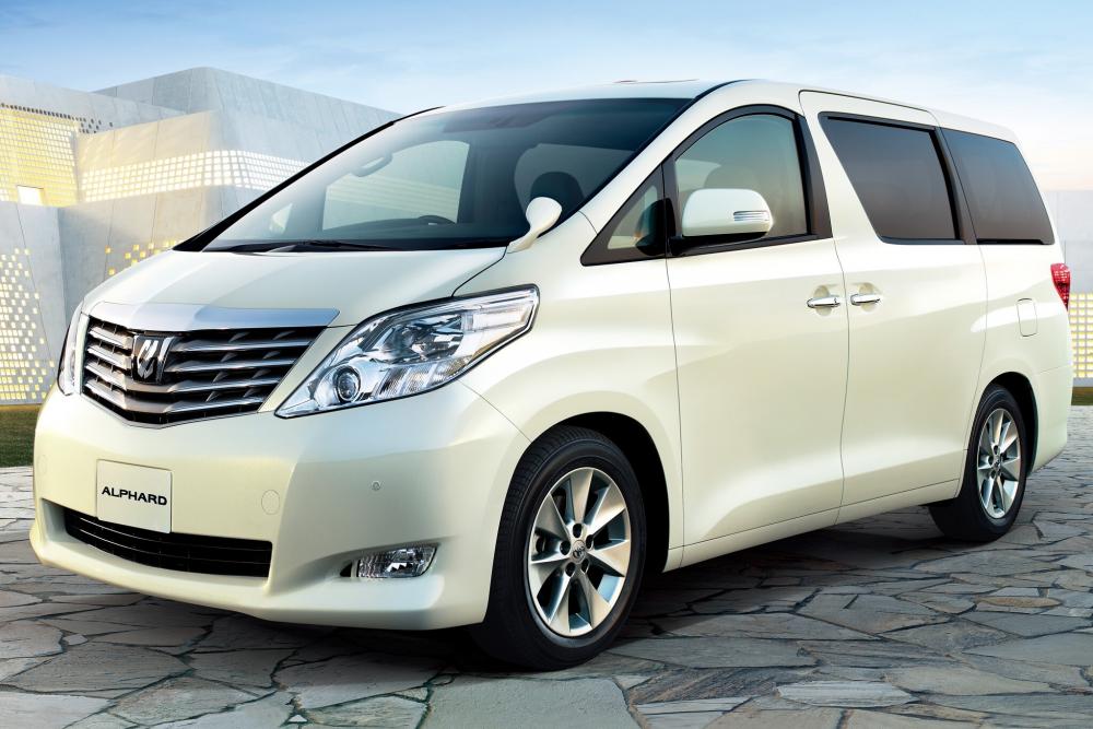 Запретить в Казахстане Toyota Alphard предложил депутат