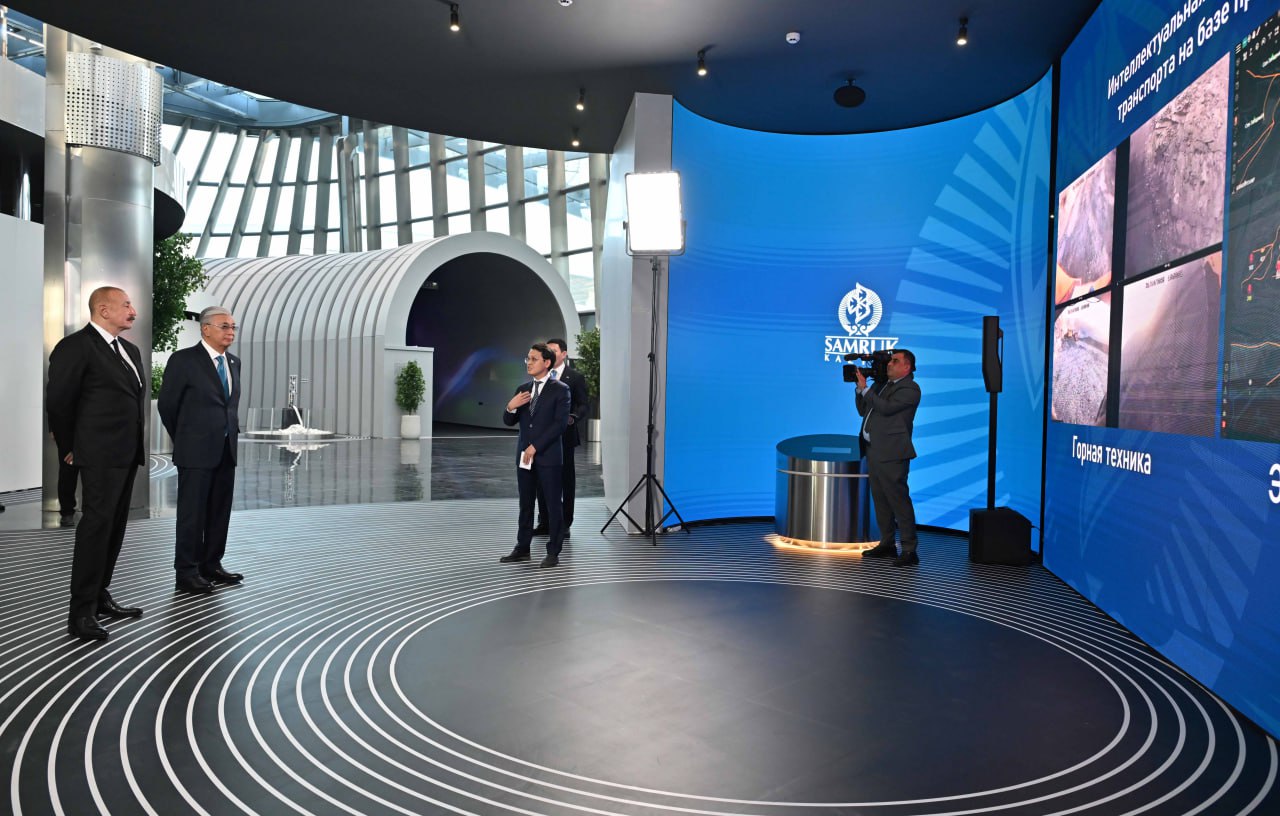 Президенты Казахстана и Азербайджана посетили Международный центр искусственного интеллекта Alem.AI