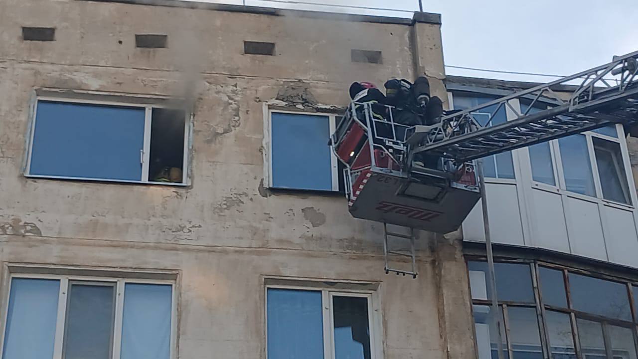 В Кокшетау спасли пожилую женщину и ее кошку