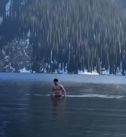 Павел Дуров искупался в Кольсайском озере