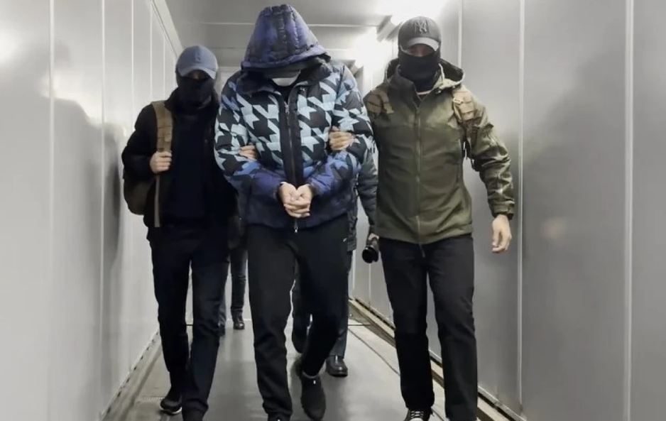 Подозреваемого в убийстве, находившегося в розыске 17 лет, экстрадировали из Литвы в Казахстан