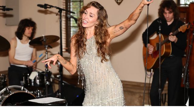 Майли Сайрус выпустила саундтрек к новому «Аватару»