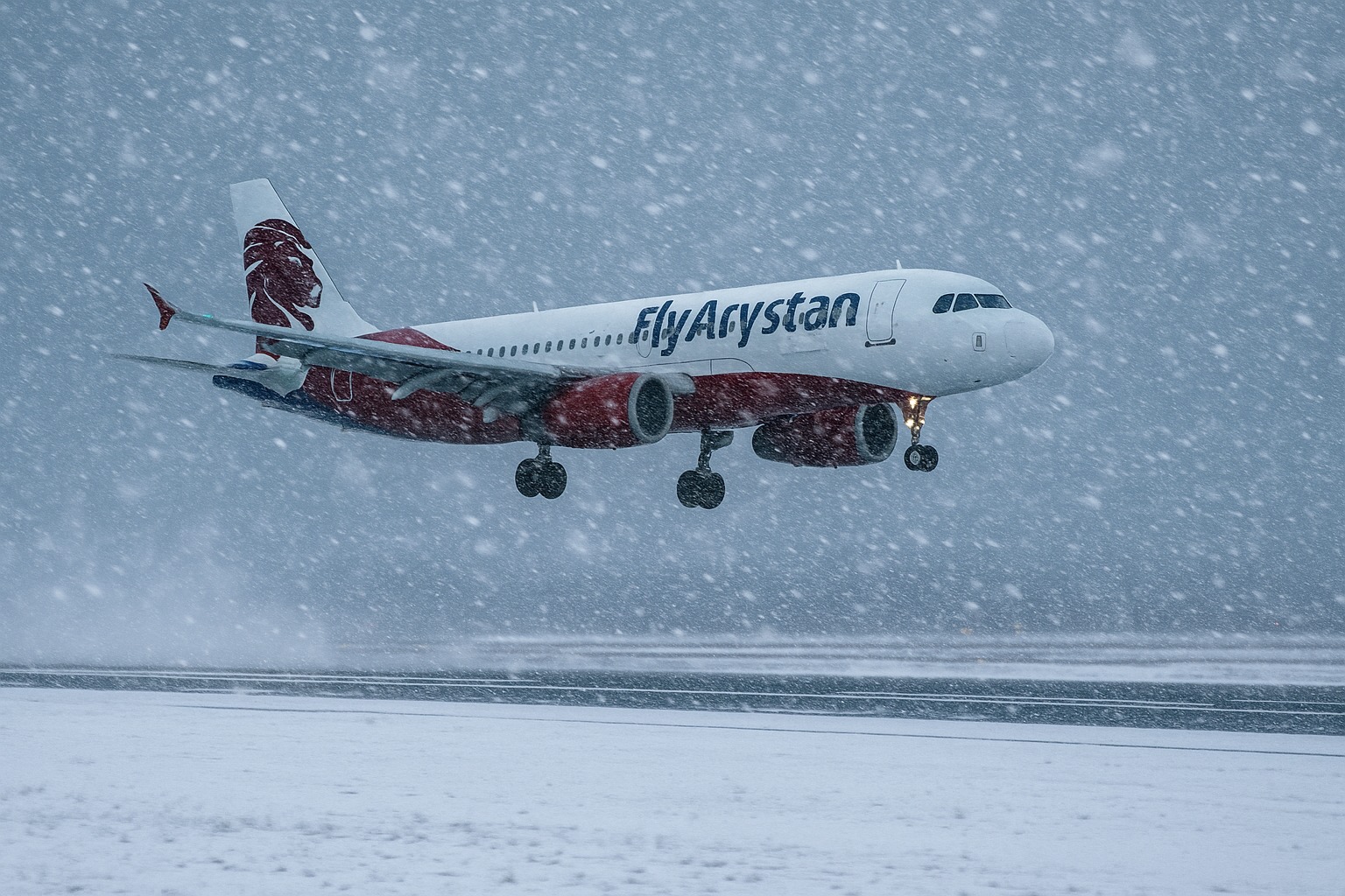 Самолёт авиакомпании FlyArystan, выполнявший рейс Астана – Костанай, был вынужден вернуться в аэропорт вылета