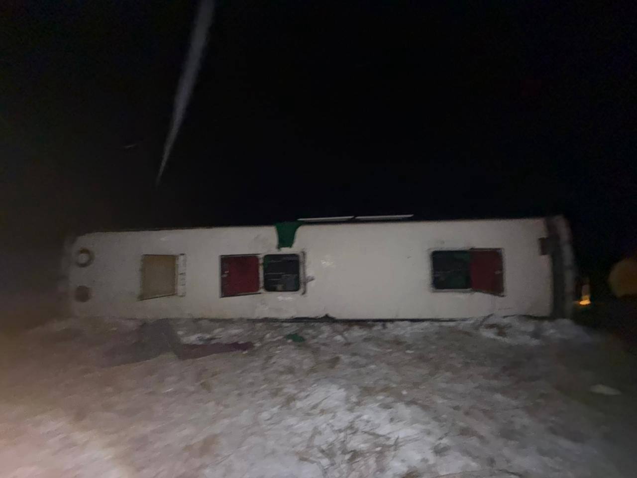 В Павлодарской области перевернулся автобус с пассажирами