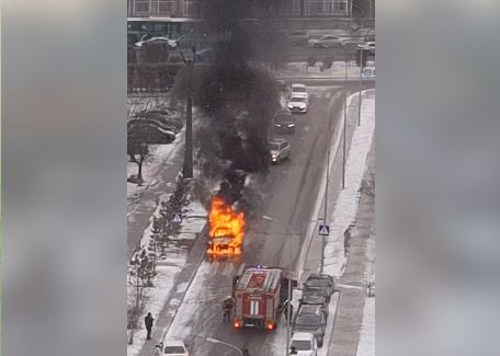 В Астане загорелся автомобиль