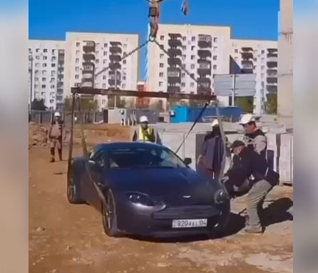 В Шымкенте водитель устроил дрифт на крыше 12-этажного дома