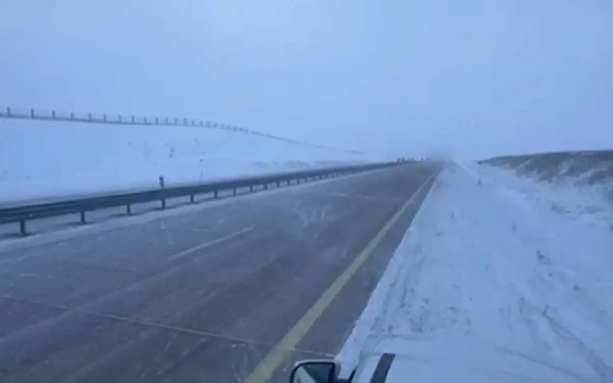 Из-за погоды на трассах Акмолинской области ограничили скорость движения