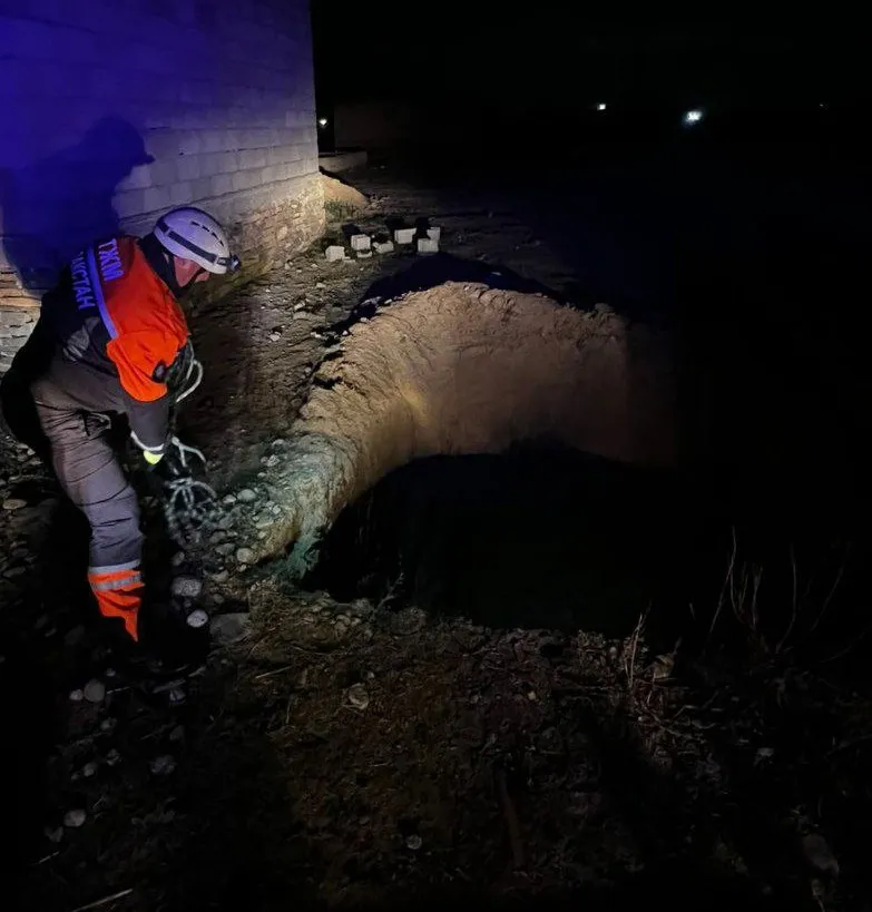 В глубокую яму провалилась ночью жительница Жамбылской области