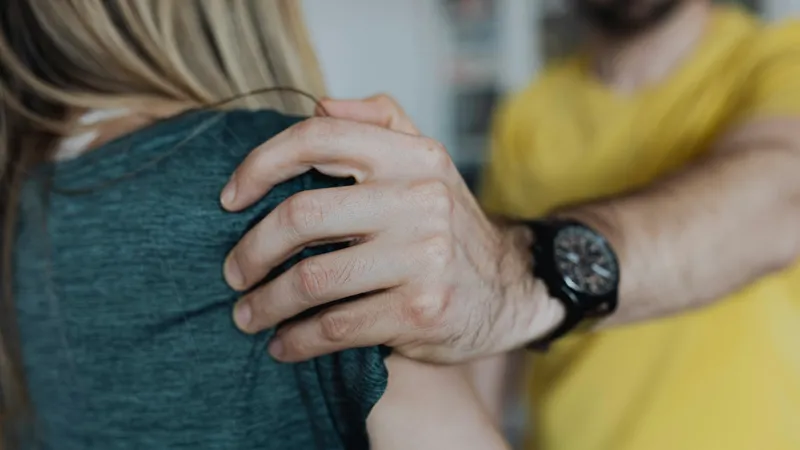 Отказ невестки в приветствии поклоном закончился судом в Жамбылской области