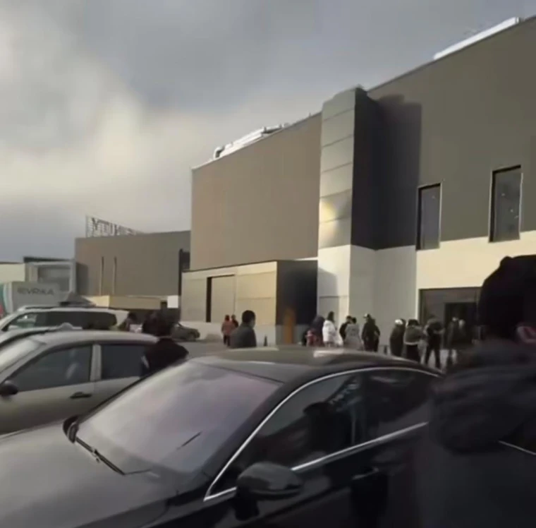 В Атырау посетителей Infinity Mall эвакуировали из-за сообщения о бомбе