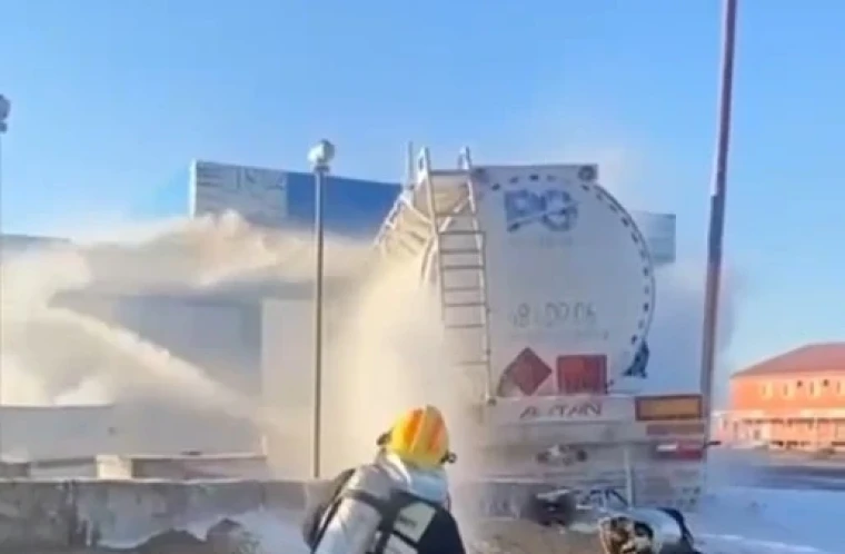 Бензовоз загорелся в Атырауской области на АЗС