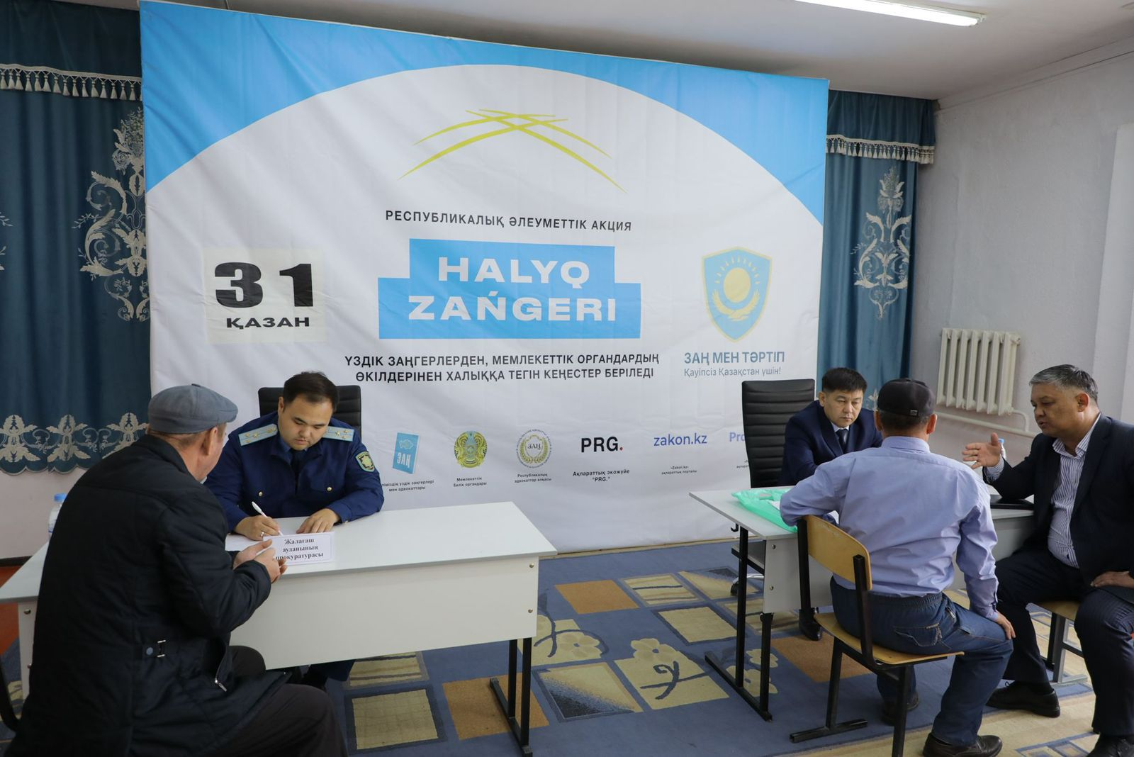 Онлайн порно: өзара мастурбация және еркелету