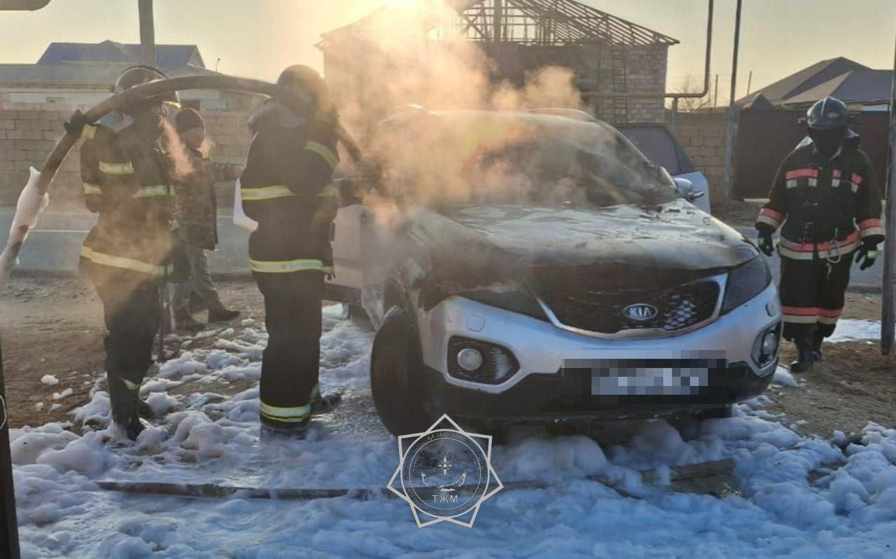 За ночь в Казахстане загорелись два автомобиля