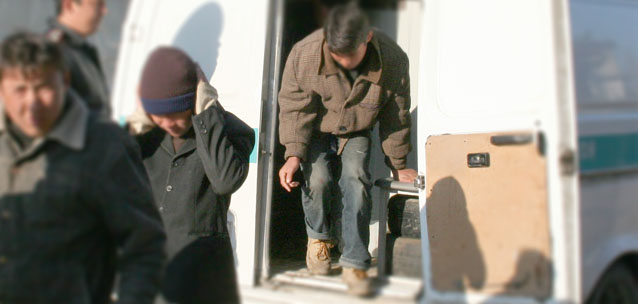 Трудовые мигранты до смерти поспорили, чья страна лучше