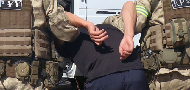 Посмотрел не так: компания друзей устроила расправу над незнакомцем из-за косого взгляда