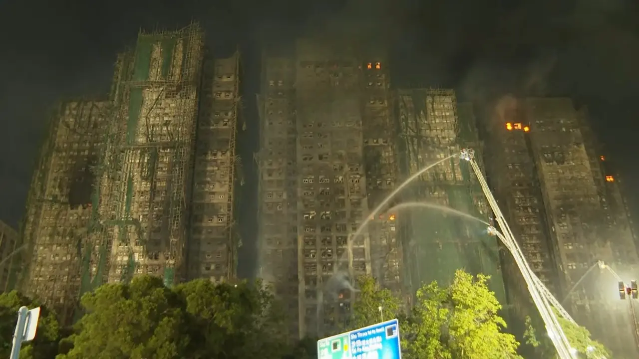 До 55 человек возросло число жертв пожара в ЖК в Гонконге