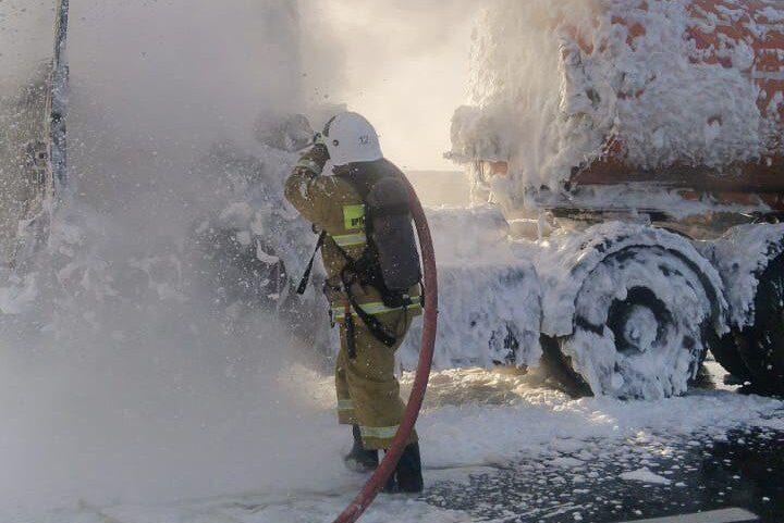 Спасатели МЧС предотвратили возгорание нефтевоза в Кызылординской области