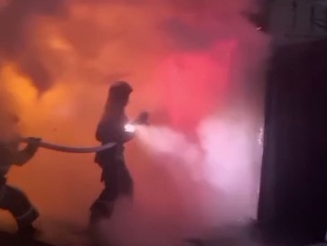 Пожарные потушили огонь за 13 минут в Актобе