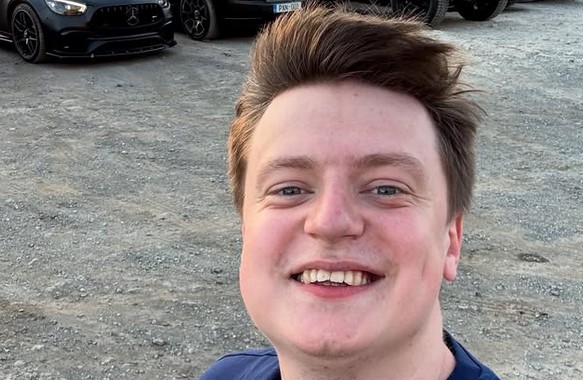 Иностранного блогера объявили в розыск в Казахстане