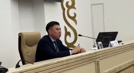Аким Кокшетау резко отчитал подчиненных из-за подготовки к Новому году