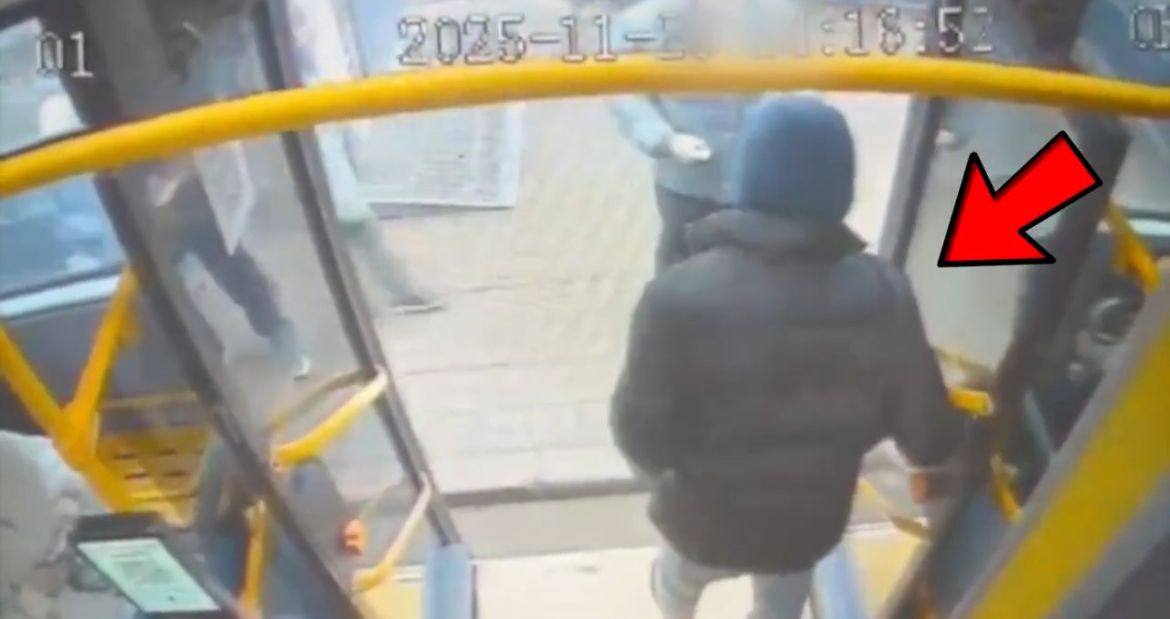 В Астане задержали пассажира автобуса, который распылил "перцовку"