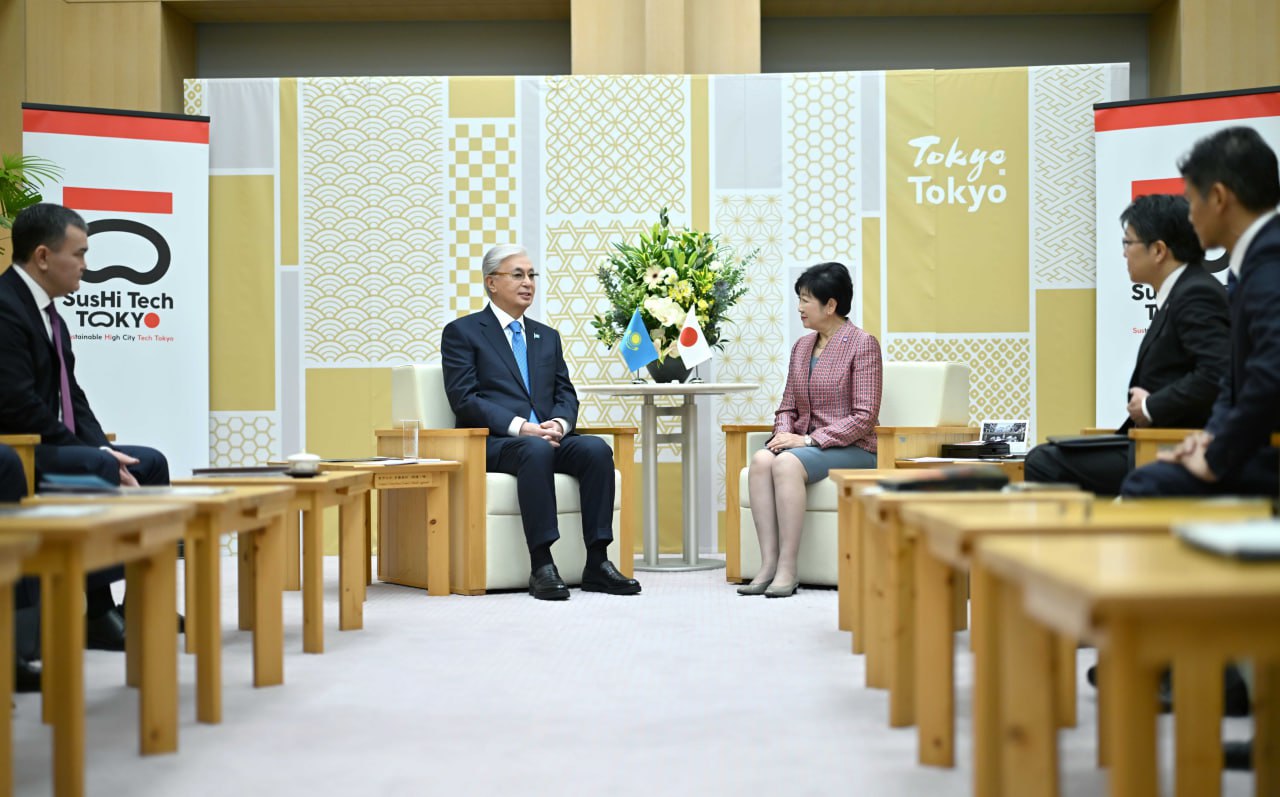 Глава государства провел встречу с губернатором Токио Юрико Коикэ