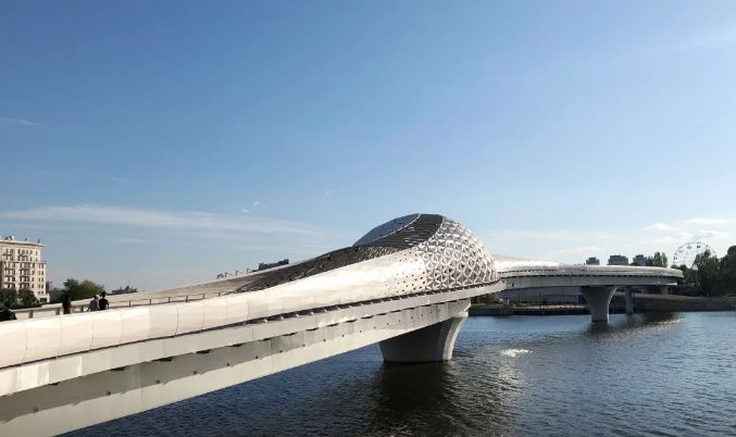 В Астане девушка спрыгнула с моста